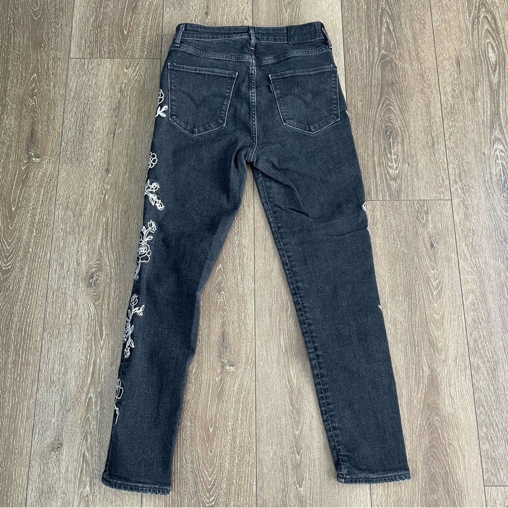 Levi’s 721 High Rise Skinny Floral Embroidered Premium Black Jeans Size 27 - Picture 3 of 8